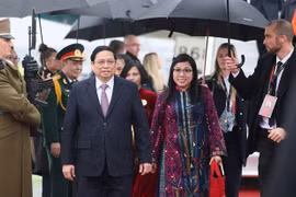 Premier llega a Budapest iniciando su visita oficial a Hungría