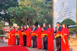 Exposición sobre lago Hoan Kiem desde el pasado hasta el presente