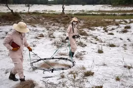 Quang Tri trabaja para vivir de forma segura con bombas y minas para 2025