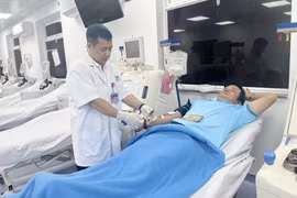 Donantes de sangre vietnamitas salvan vida de un paciente británico
