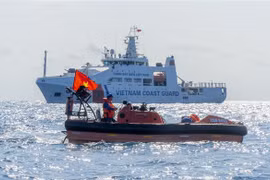 Guardacostas vietnamita e india realizan ejercicio conjunto de respuesta a derrames de petróleo
