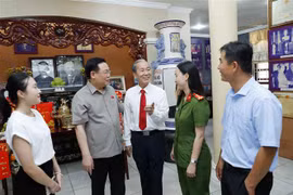 Rinden homenaje a exdirigente de Asamblea Nacional de Vietnam 