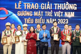 Honran a jóvenes destacados de Vietnam en 2023