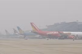 Espesa niebla provoca retrasos de vuelos en aeropuerto de Noi Bai de Hanoi