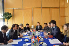 Aumentan Vietnam y Francia cooperación en información y comunicaciones 