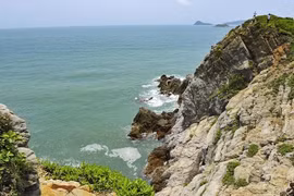 Más turistas acuden a la isla de Quan Lan en Quang Ninh