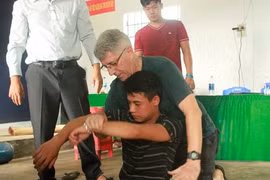 Pescadores en provincia de Vietnam aprenden habilidades de salvamento
