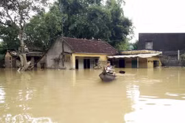 Khanh Hoa asiste a pobladores afectados por inundaciones 
