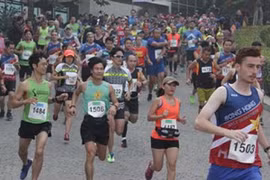 Nutrida participación en carrera en Hanoi por animales silvestres