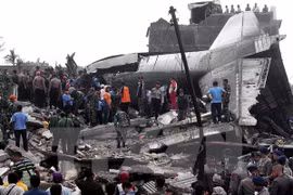 Trece muertos tras accidente del avión militar en Indonesia