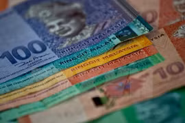 Malasia aplica medidas para proteger la moneda nacional