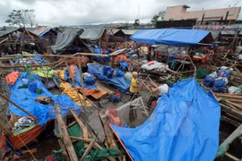 Al menos tres muertos en Filipinas tras paso de tifón Nock-Ten 