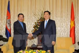 Amplias actividades del premier camboyano en Vietnam