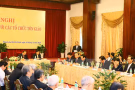 Premier de Vietnam dialoga con dignatarios religiosos 
