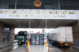 Actividades de importación y exportación en la puerta fronteriza internacional número 2 de Kim Thanh, provincia de Lao Cai. (Foto: VNA)