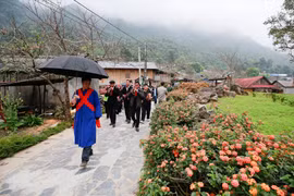 La procesión nupcial de la etnia Giay en el norte de Vietnam