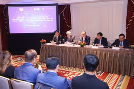 El secretario general del Partido Comunista y presidente de Vietnam, To Lam, sostiene un encuentro con miembros de la Red de Innovación de Vietnam. (Fuente: VNA)