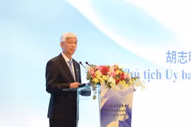 El vicepresidente del Comité Popular municipal de la urbe, Vo Van Hoan, habla en la conferencia. (Fuente: VNA)
