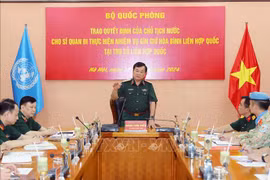 El teniente general Hoang Xuan Chien, viceministro de Defensa y jefe del Comité Directivo del Ministerio de Defensa para la Participación en Operaciones de Mantenimiento de la Paz de la ONU, habla en el acto. (Fuente: VNA)
