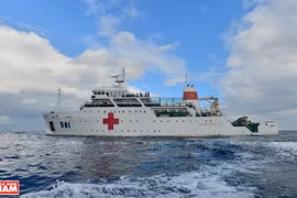 Buque médico militar 561 - Hospital móvil en el Mar del Este