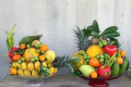 Bandeja de cinco frutas, indispensable de familias vietnamitas durante el Tet 