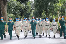 Cascos azules vietnamitas rinden homenaje al Presidente Ho Chi Minh a su regreso a la Patria