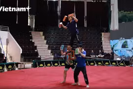 Maestros de circo en Vietnam forjan talentos con pasión y dedicación