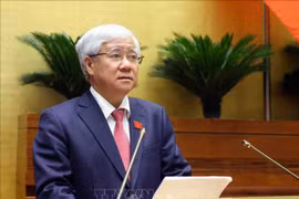 El presidente del Comité Central del Frente de la Patria de Vietnam, Do Van Chien, presenta su informe. (Foto: VNA)
