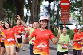 El evento tiene como objetivo desarrollar el movimiento de práctica deportiva y mejorar la salud de la comunidad. (Foto: VNA)