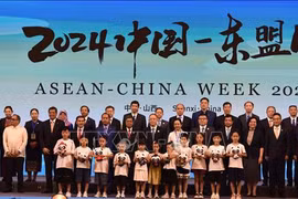 Delegados participantes en el acto inaugural de la Semana ASEAN-China. (Foto: VNA)