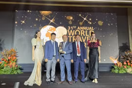 En la ceremonia de los Premios Mundiales de Viajes (Foto: VNA)