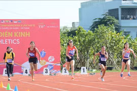 En la prueba de carrera de 100 metros. (Foto: VNA)
