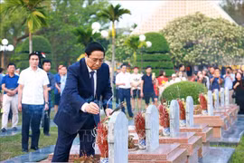 Premier de Vietnam honra en Dien Bien Phu sacrificios de mártires 