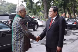 El titular de la Asamblea Nacional, Tran Thanh Man (derecha), se reúne con el presidente de Timor Leste, José Ramos-Horta. (Foto: VNA)