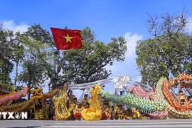 Una actuación de danza de dragón en el Festival de Otoño de Hanoi 2023. (Foto: VNA)