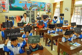 Honran a los docentes vietnamitas en ocasión del Día Nacional del Maestro