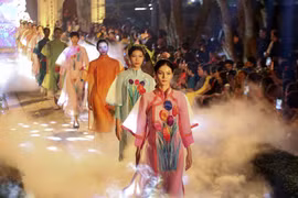 Honran belleza de Ao dai de Vietnam