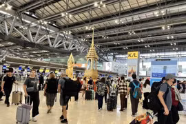 Pasajeros en el aeropuerto de Suvarnabhumi, Tailandia. (Foto: VNA)