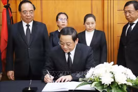 Dirigentes extranjeros firman libros de condolencias por deceso del secretario general Nguyen Phu Trong
