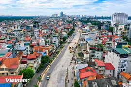 Se espera que la ampliación de la carretera Au Co - Nghi Tam esté terminada pronto, lo que aliviará la congestión del tráfico en los distritos de Ba Dinh y Tay Ho (Foto: VNA)