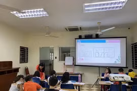 La clase de vietnamita en la Embajada de Vietnam en Malasia. (Foto: VNA)
