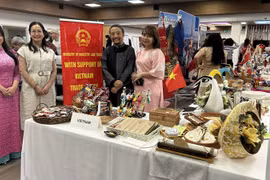 El stand vietnamita en la feria benéfica. (Foto: VNA)