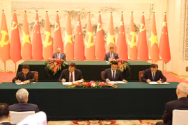 Vietnam y China firman 14 documentos de cooperación (Parte 1)