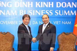 Premier vietnamita recibe a ministro japonés de Revitalización Económica