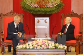 Líderes vietnamitas reciben a presidente de República Checa 