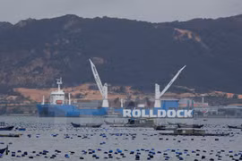 Arriba al puerto Cam Ranh submarino Kilo HQ-186 Ba Ria-Vung Tau