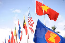 Ministros de defensa de ASEAN analizan problemas de seguridad con contrapartes