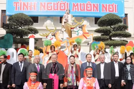 Presidenta de Parlamento felicita a católicos en Thanh Hoa por Navidad 