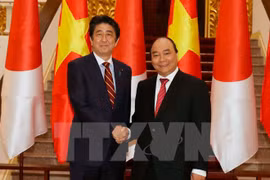 Premieres de Vietnam y Japón acuerdan reforzar nexos binacionales