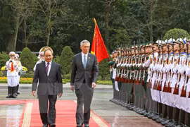 Premier singapurense concluye visita a Vietnam 
